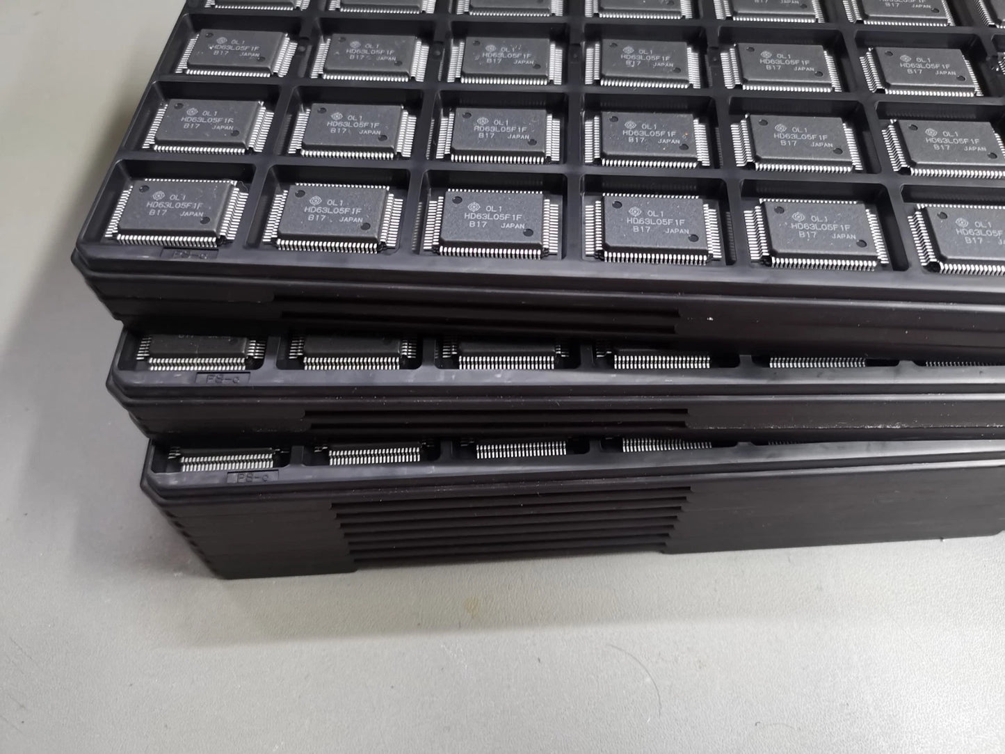 700pcs Genuine Hitachi HD63L05F CMOS 8-BIT SINGLE-CHIP MICRO COMPUTER