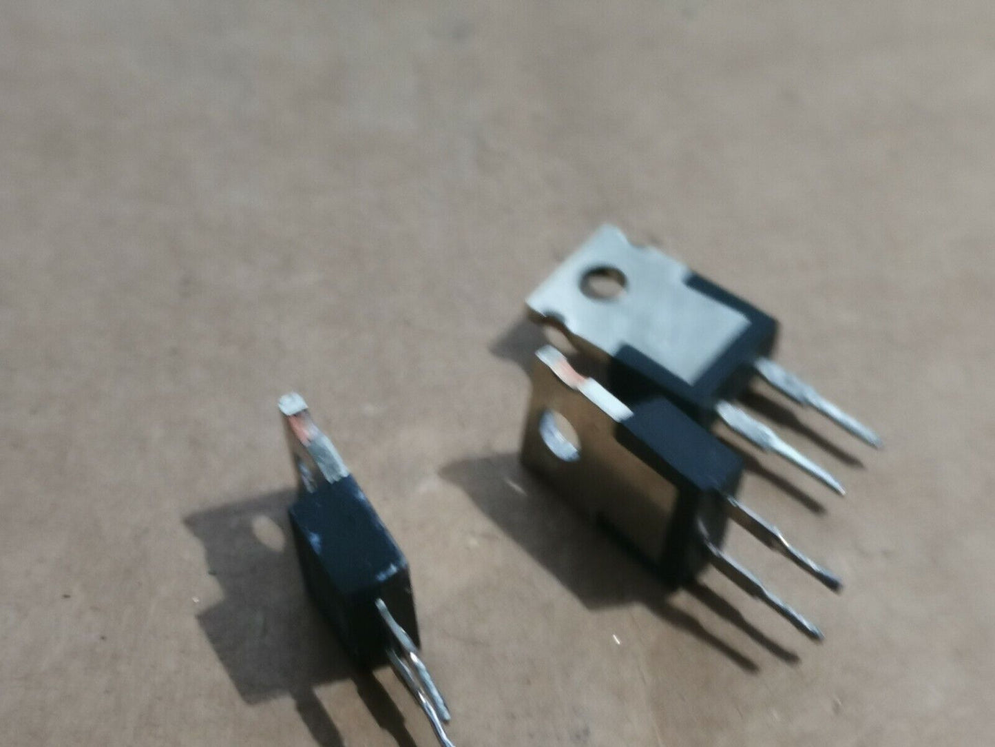 3pcs MPR-20 20W High Power Film Resistor 221CJ 220R 50ppm 5%