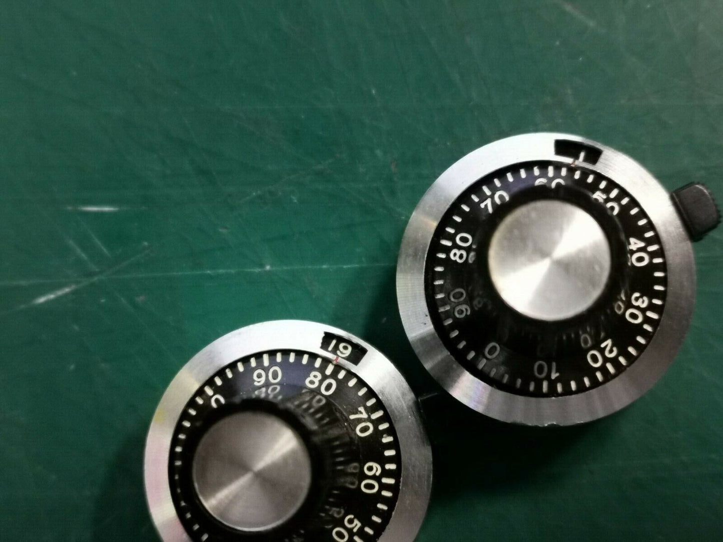 2pcs Multi Turn Knobs 0 To 19 Count Knobs SAKAE Japan