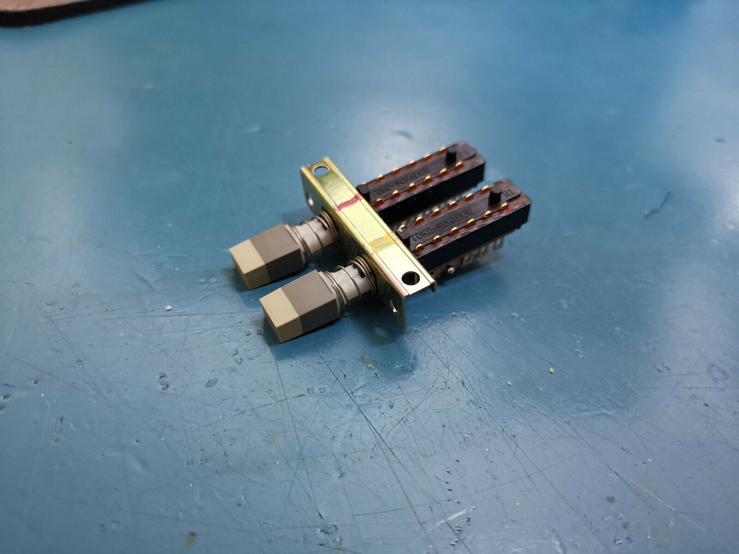 2 Position Push Switch With Auto Release