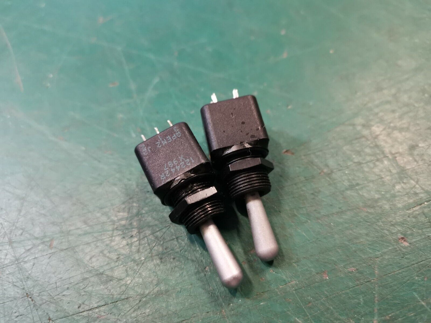 2pcs APEM Heavy Duty Toggle Switch Auto Centre ON/OFF - ON - ON/OFF