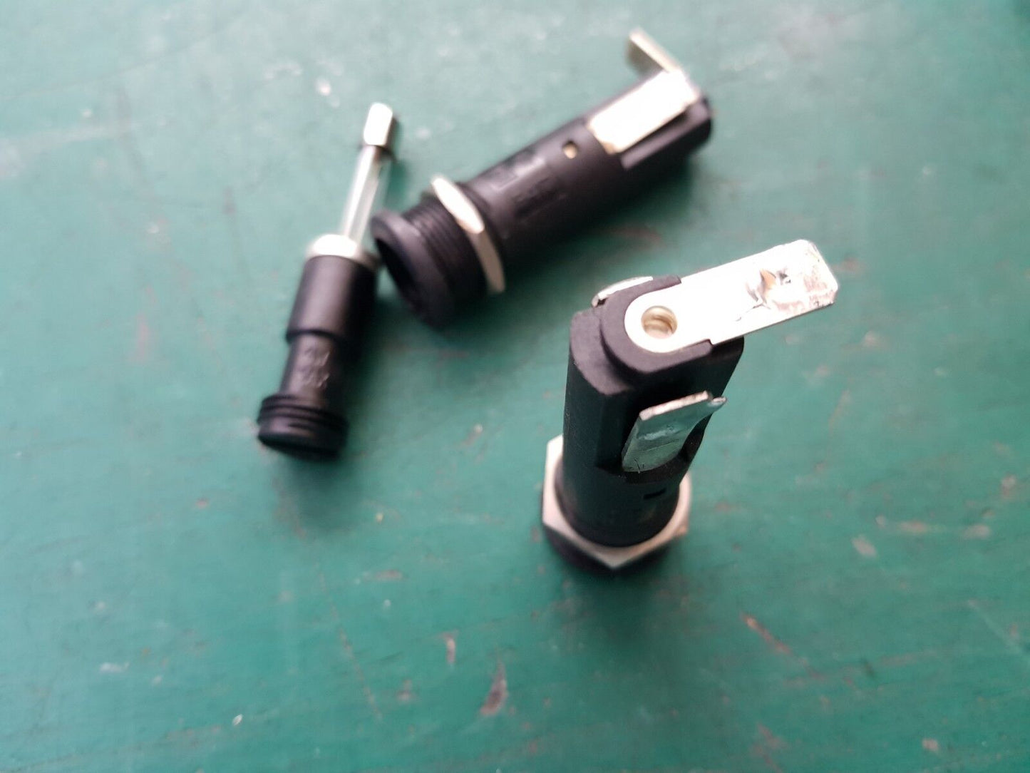 2pcs Bulgin F417 Series 20A Slotted Cap Panel Mount Fuse