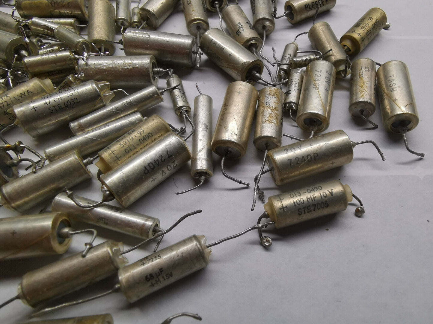 132pcs Solid Tantalum Capacitor Few Values From Military Equipment