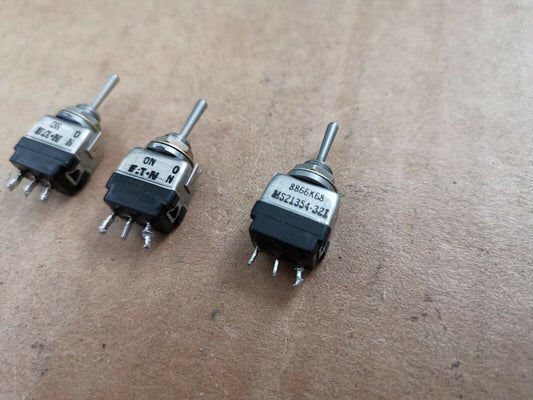 Eaton MS21354-321 Toggle Switch SPDT 1A 115VAC Self Centre Spring