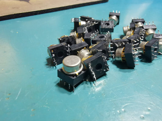 24pcs Genuine LM111H Voltage Comparator From Redundant Military Test Gear