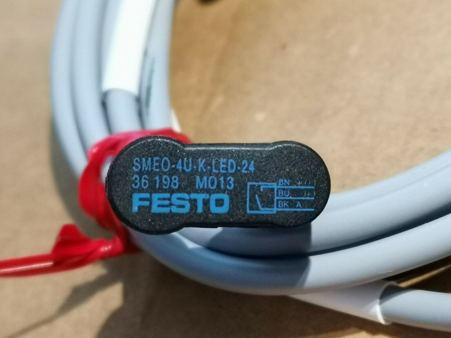 Proximity Sensors Round Design FESTO SMEO-4U-K-LED-24