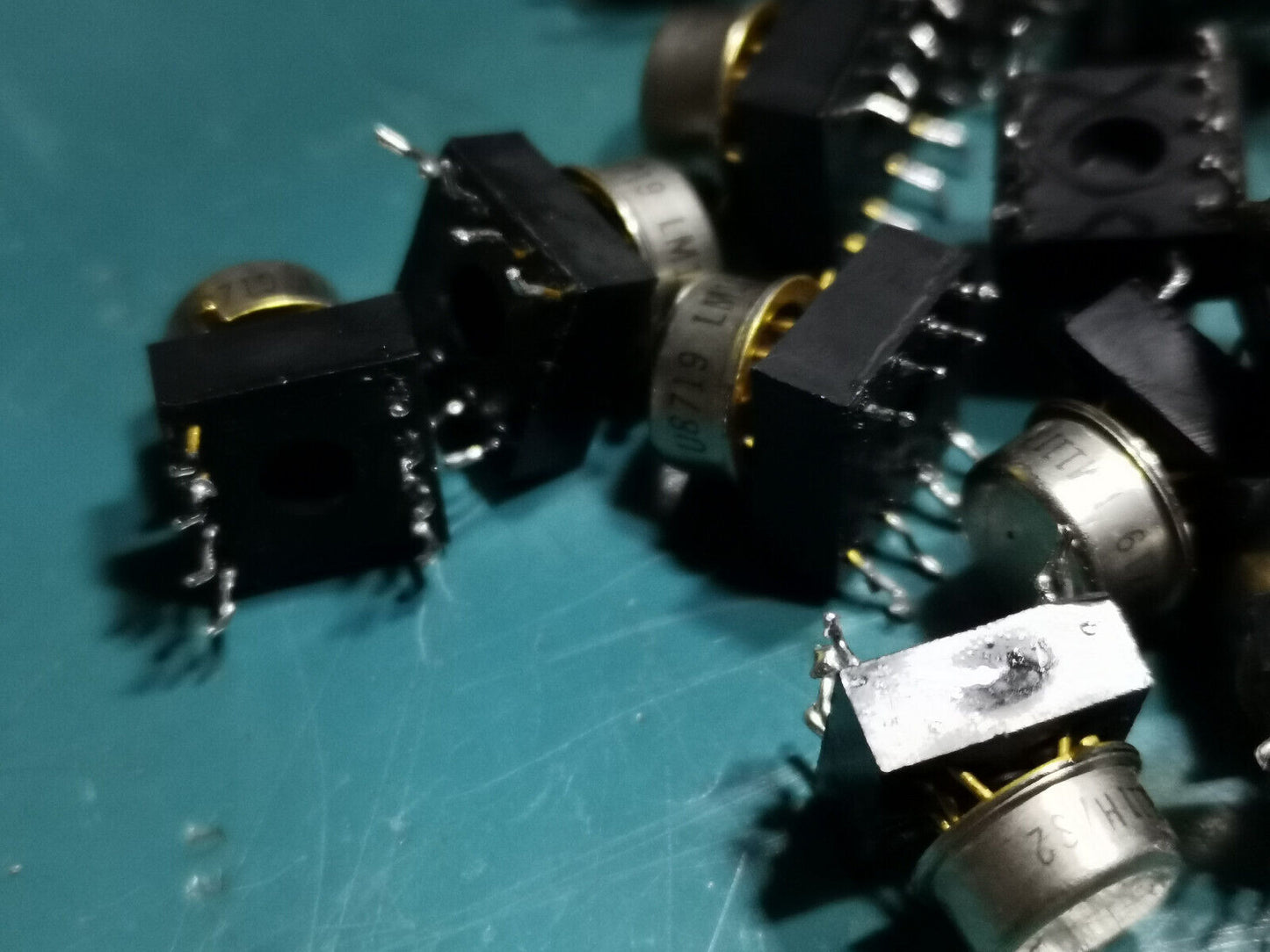 24pcs Genuine LM111H Voltage Comparator From Redundant Military Test Gear