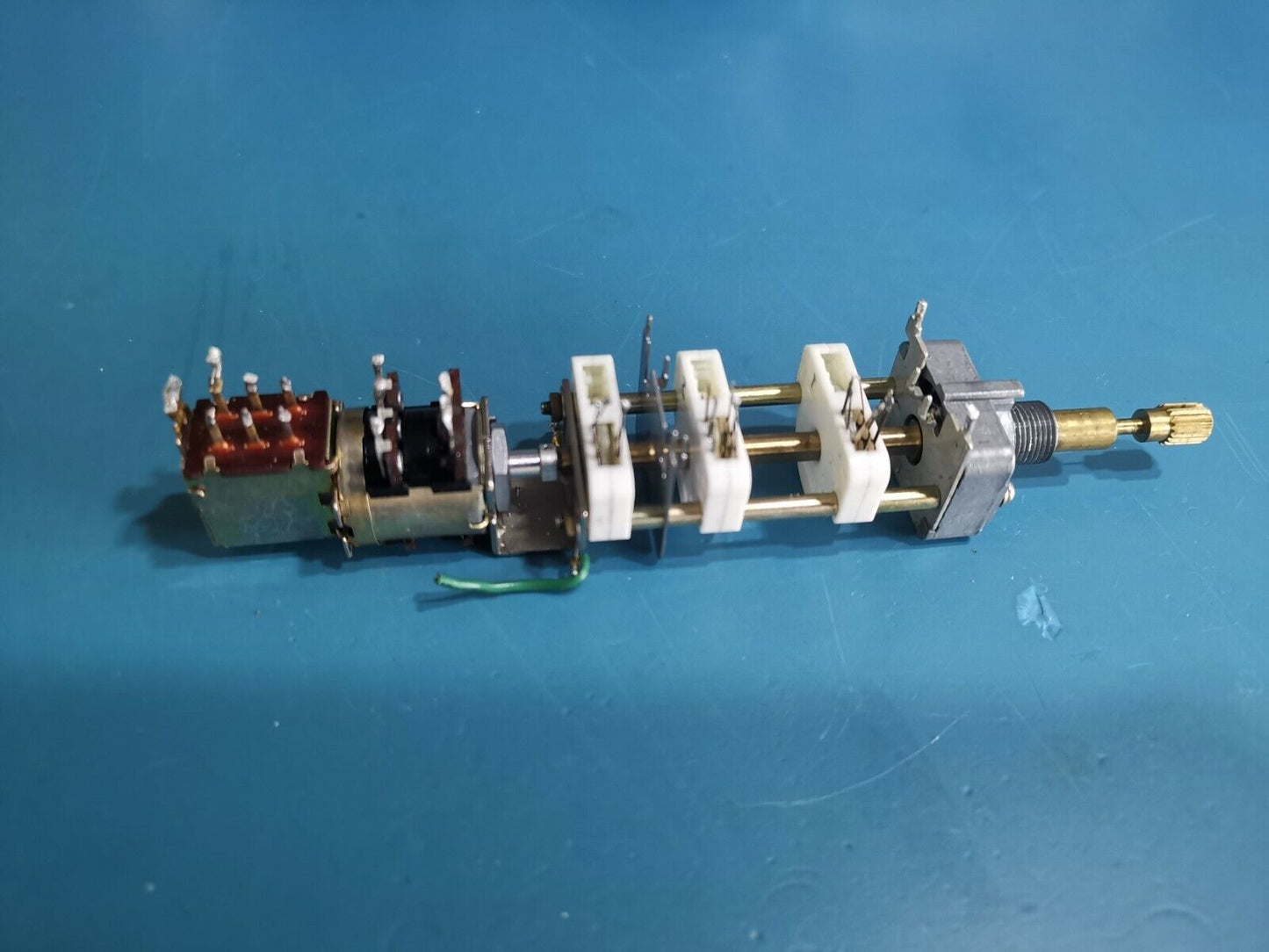 Hitachi V-552 Oscilloscope Volts Division Rotary Switch