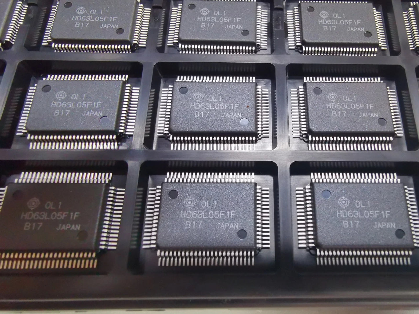 700pcs Genuine Hitachi HD63L05F CMOS 8-BIT SINGLE-CHIP MICRO COMPUTER