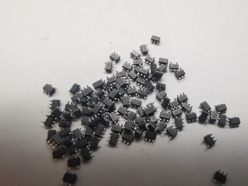20pcs LM94022 Temperature Sensor +/-1.5°C Temperature Sensor with Multiple Gain