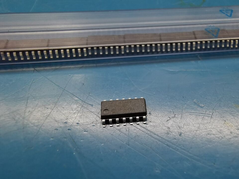 86pcs Genuine Microchip PIC16F688 8-bit Flash Microcontroller With NanoWatt SOIC