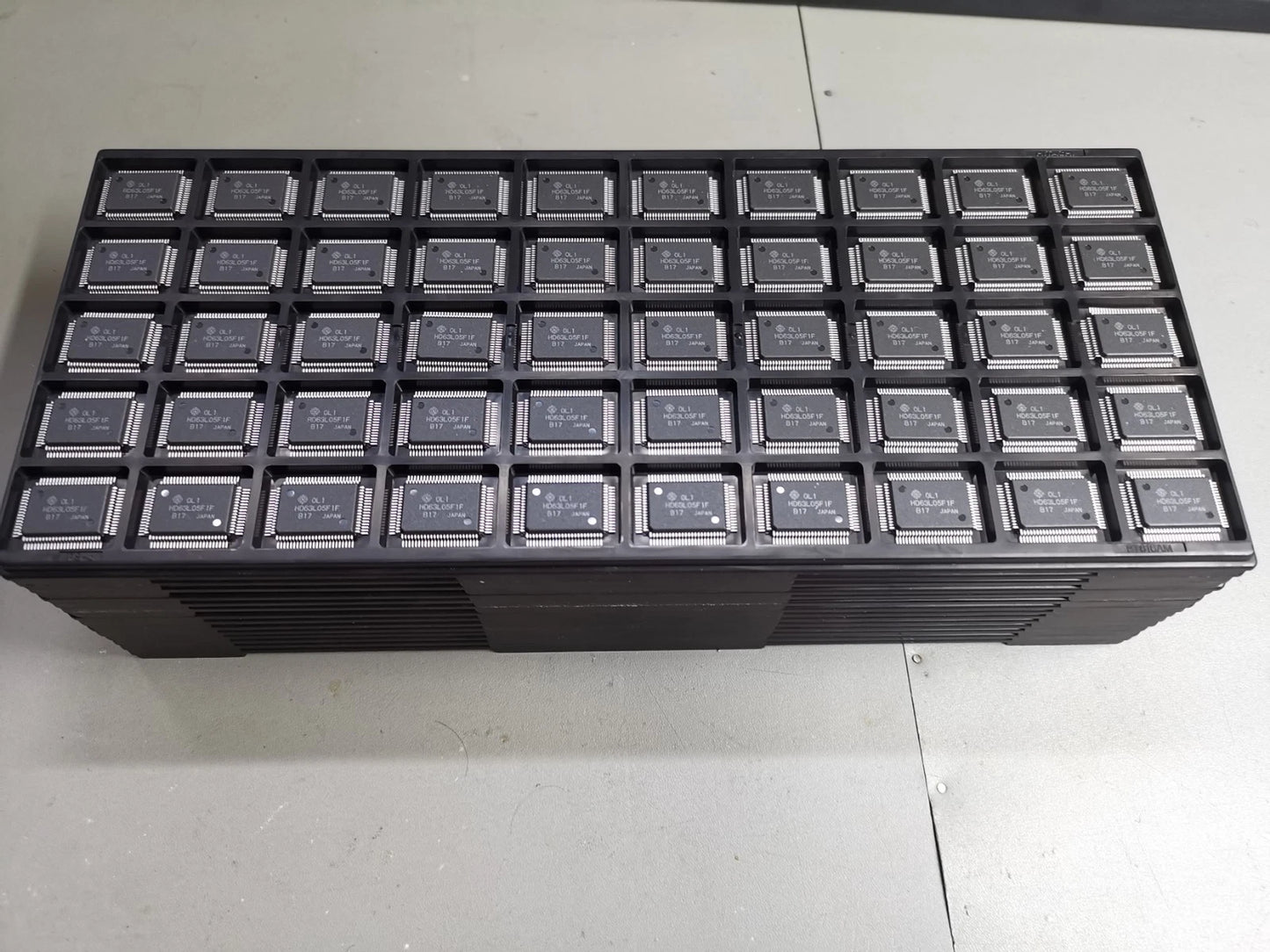 700pcs Genuine Hitachi HD63L05F CMOS 8-BIT SINGLE-CHIP MICRO COMPUTER