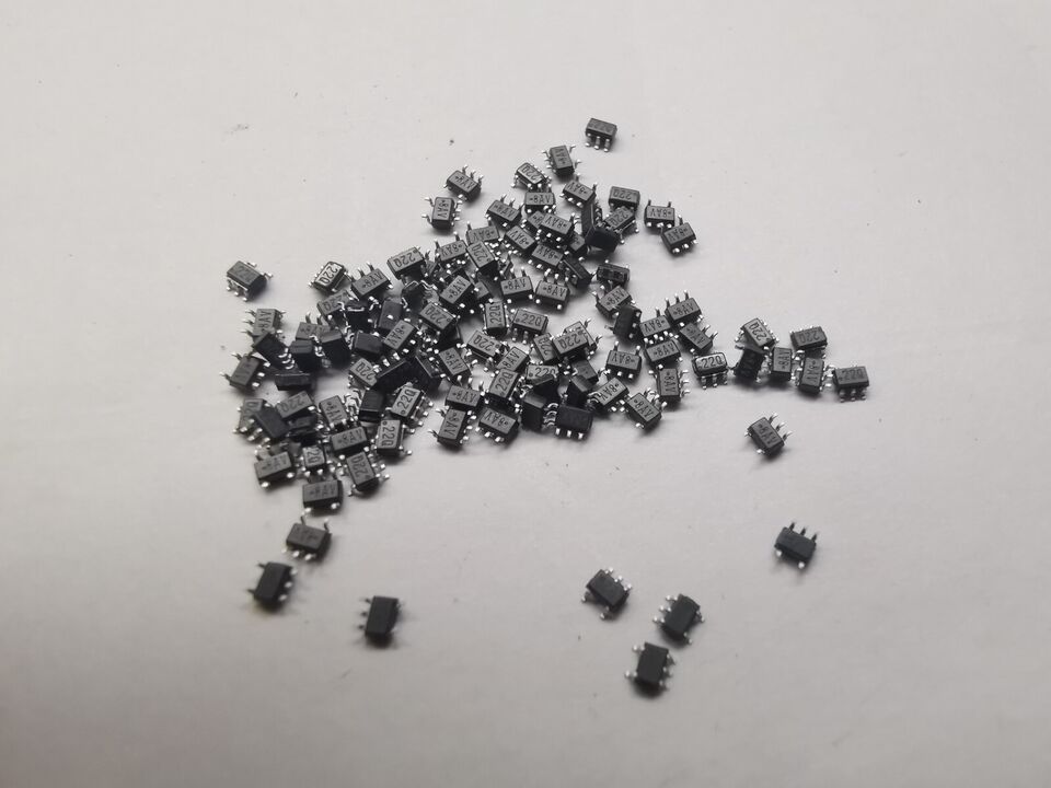 20pcs LM94022 Temperature Sensor +/-1.5°C Temperature Sensor with Multiple Gain
