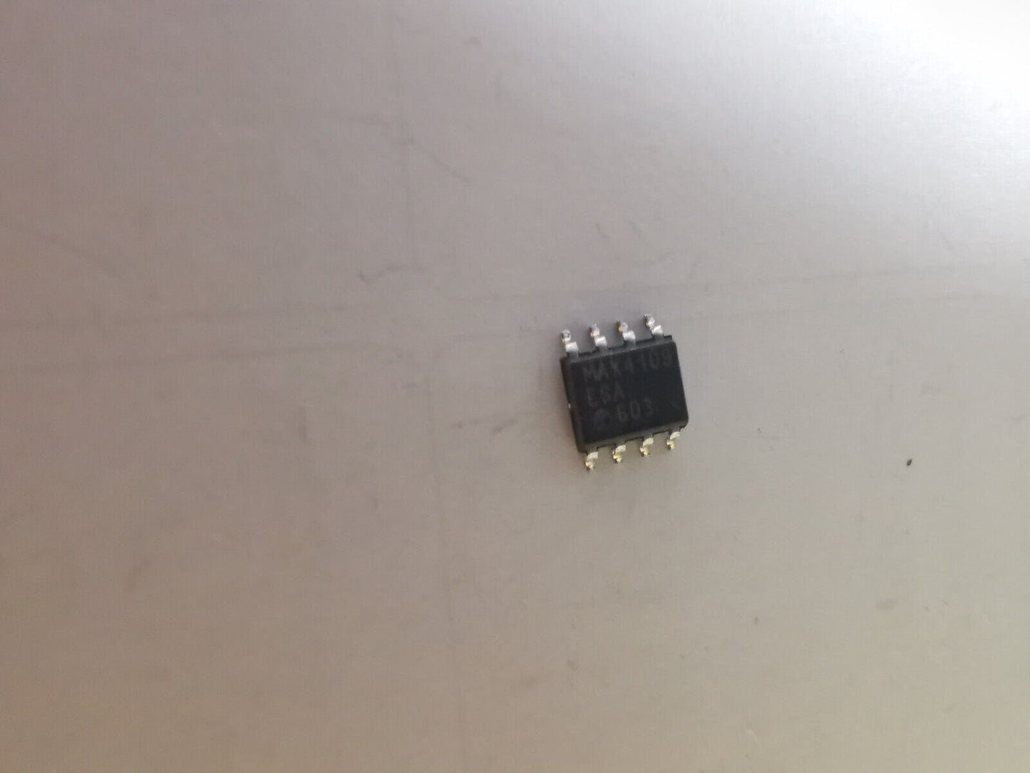 Genuine MAX4109ESA 400MHz  Ultra Low Distortion Operational Amplifier
