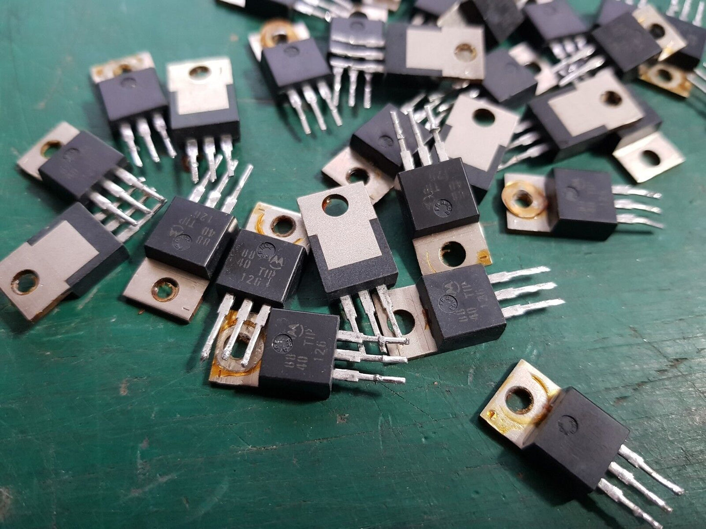 TIP126 PNP Darlington Transistor TIP126 Genuine Motorola Tested OK  32pcs