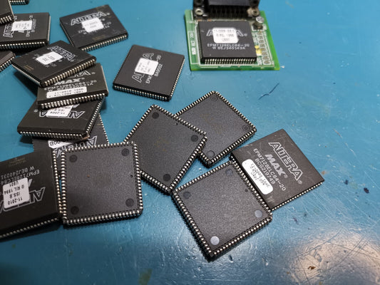 Altera MAX EPM7128ELC84-20 CPLD Joblot