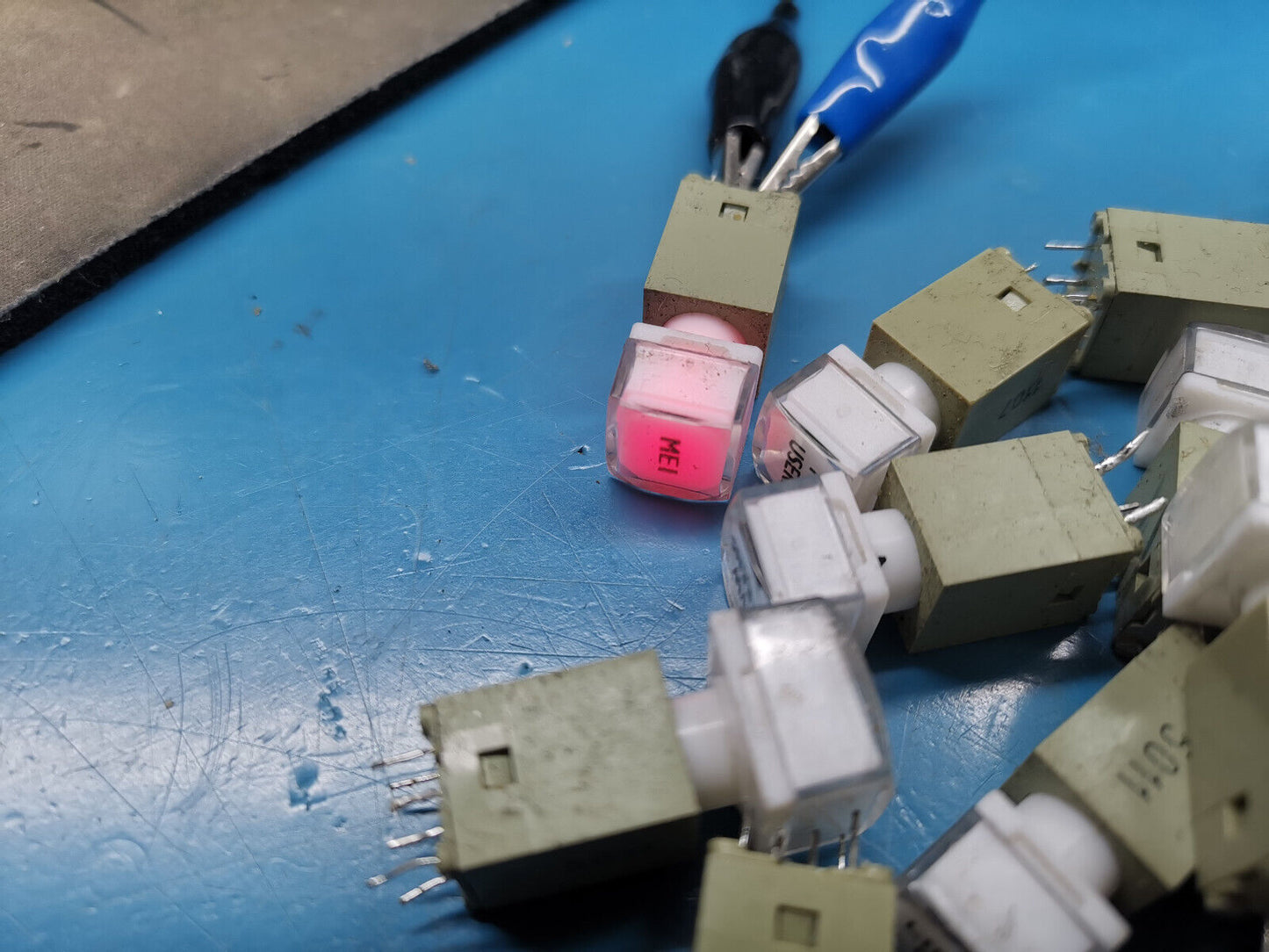 50pcs Illuminated Reed Push Switch Joblot  White , Red And Green LED