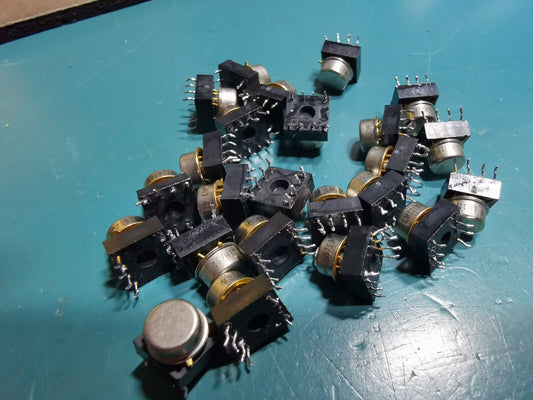 24pcs Genuine LM111H Voltage Comparator From Redundant Military Test Gear