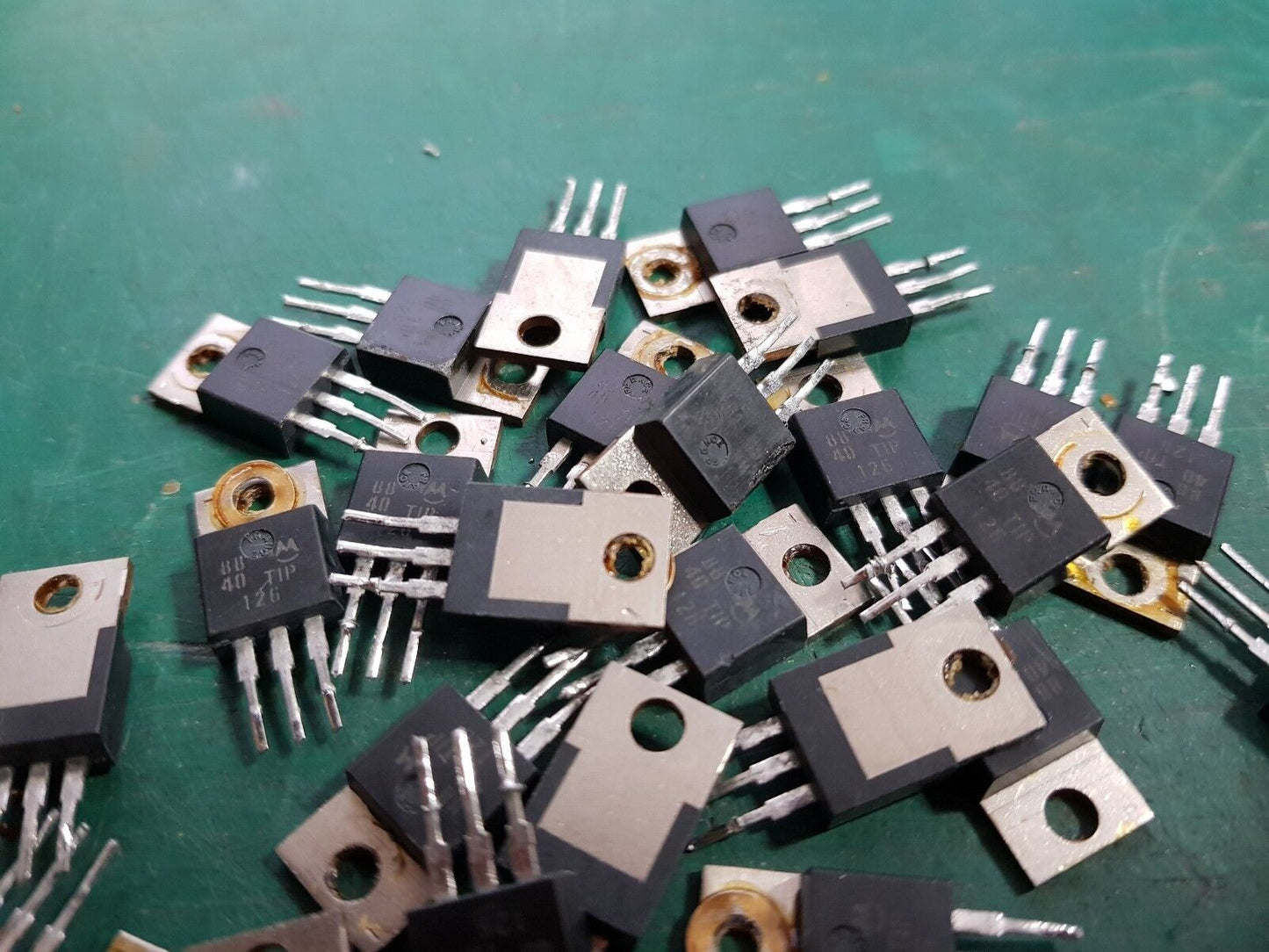 TIP126 PNP Darlington Transistor TIP126 Genuine Motorola Tested OK  32pcs