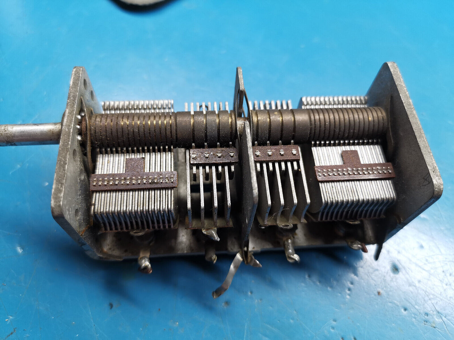 10pF to 590pF And 10pF to 25pF Quad Gang Variable Air Capacitor