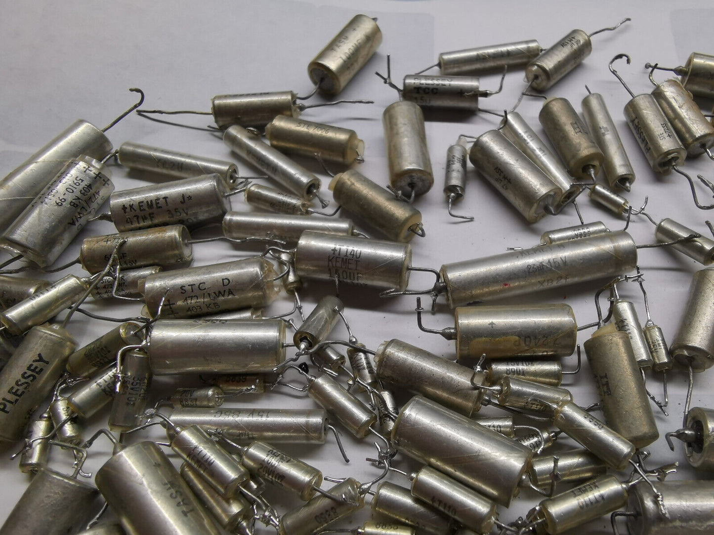 132pcs Solid Tantalum Capacitor Few Values From Military Equipment