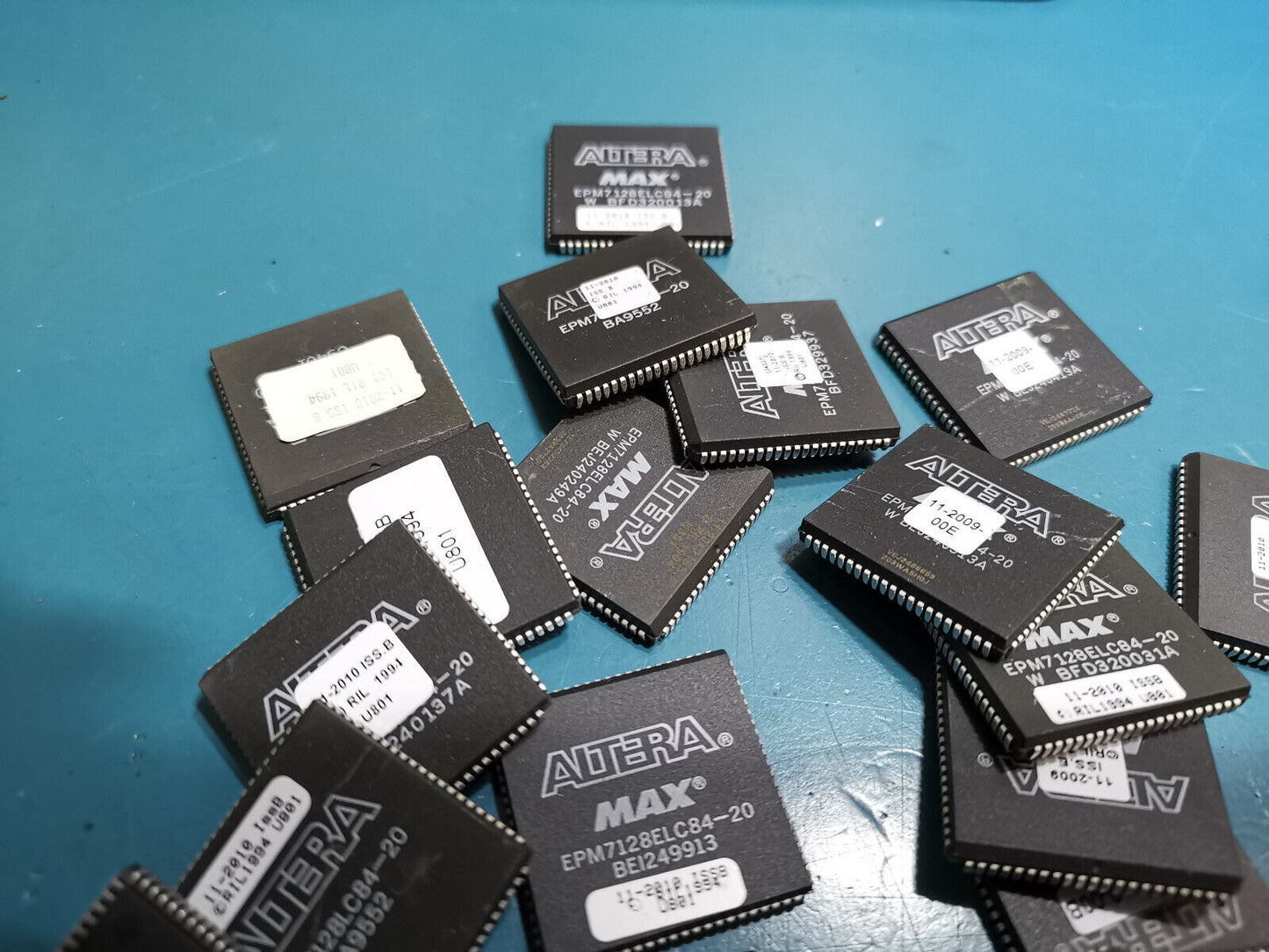 Altera MAX EPM7128ELC84-20 CPLD Joblot