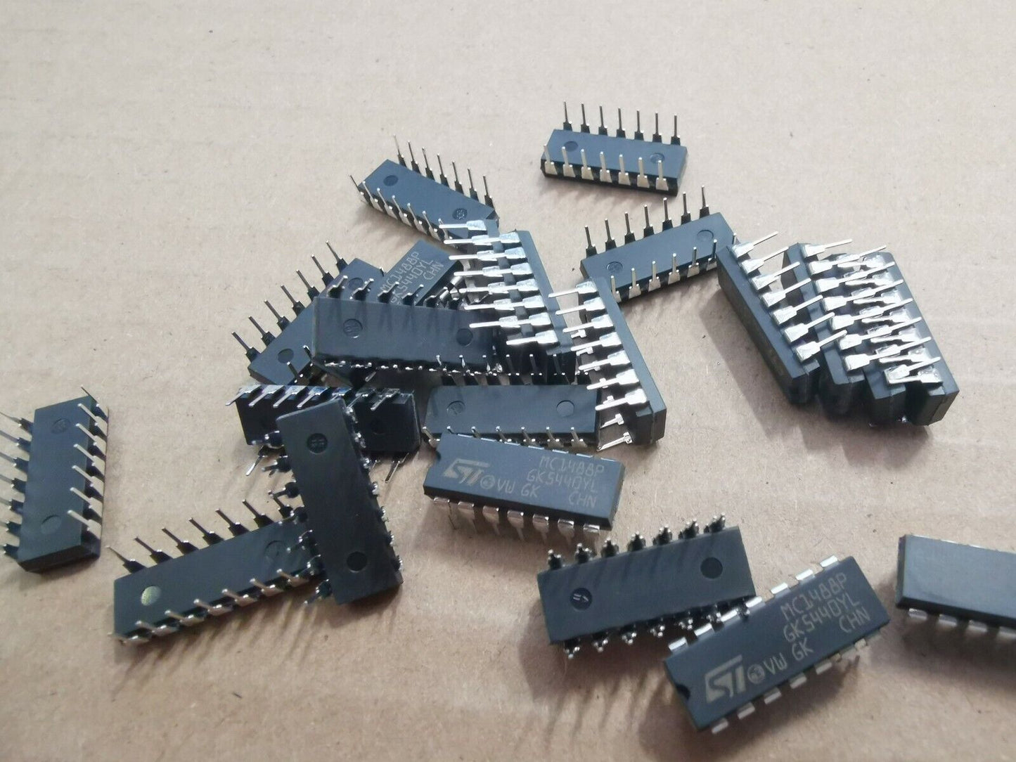 23pcs  MC1488N RS232 Line Driver 4 Drivers 7.5V 15V