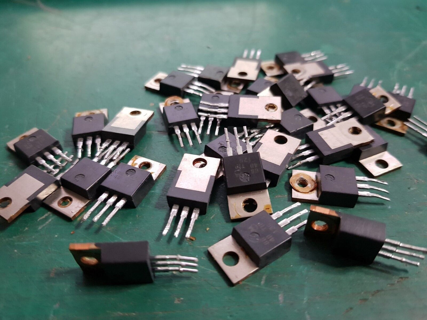 TIP126 PNP Darlington Transistor TIP126 Genuine Motorola Tested OK  32pcs