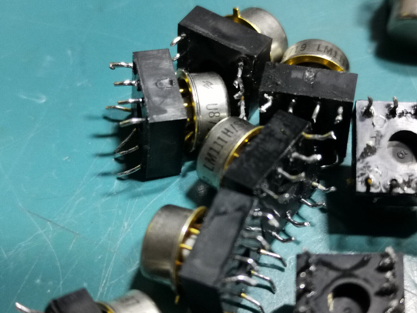 24pcs Genuine LM111H Voltage Comparator From Redundant Military Test Gear
