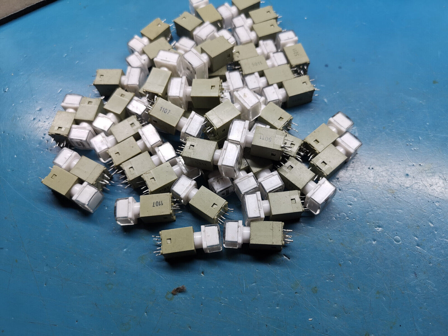 50pcs Illuminated Reed Push Switch Joblot  White , Red And Green LED