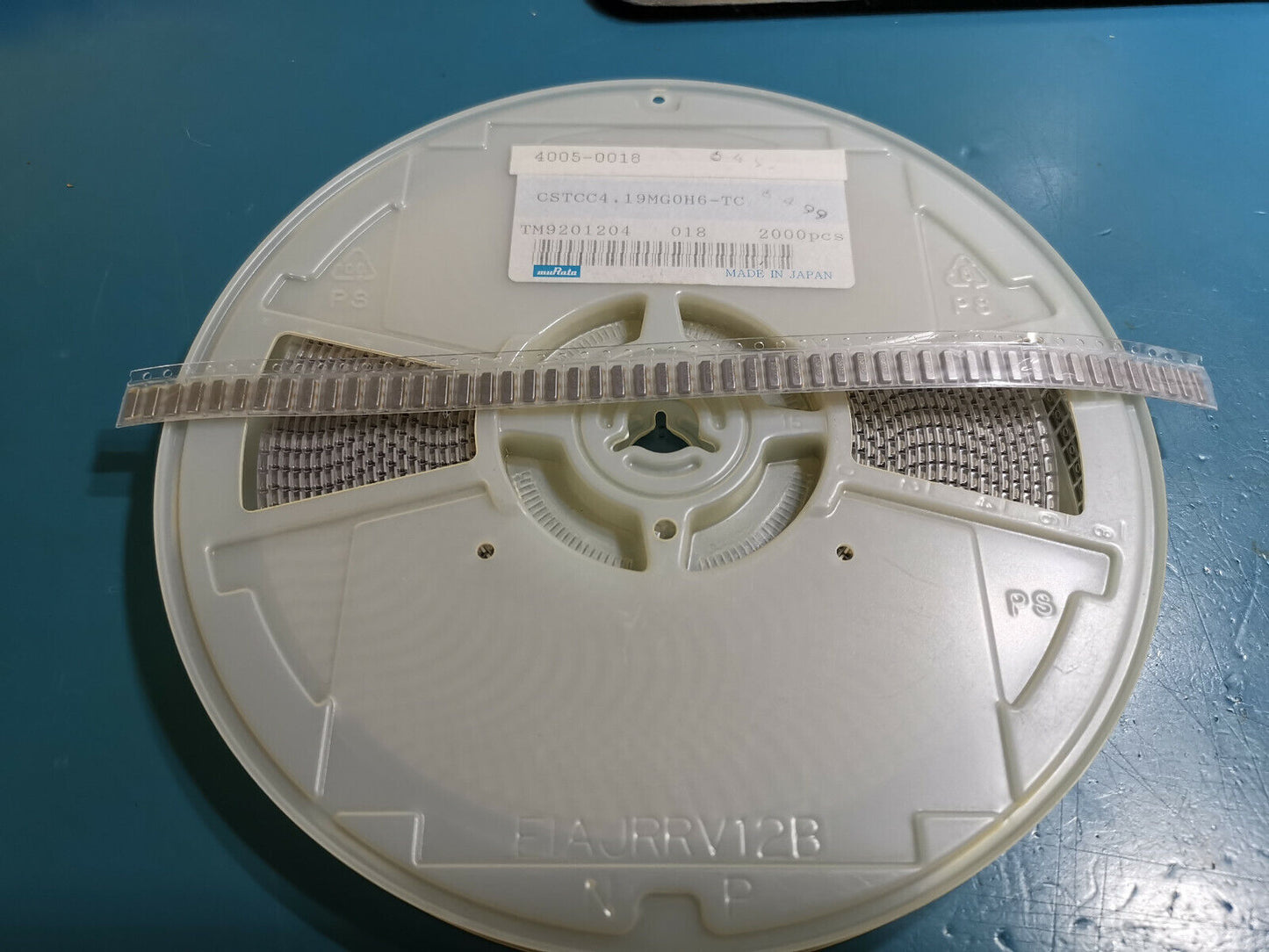 50pcs SMD 4.19MHz  Crystal With Built In load Capacitor Murata