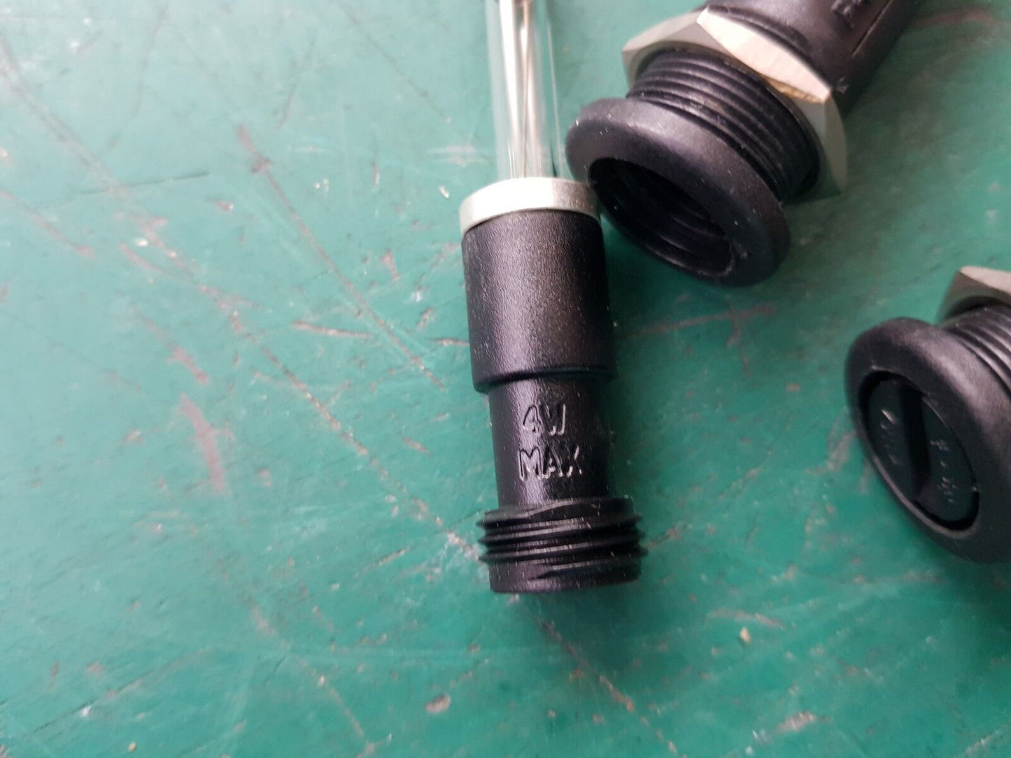 2pcs Bulgin F417 Series 20A Slotted Cap Panel Mount Fuse