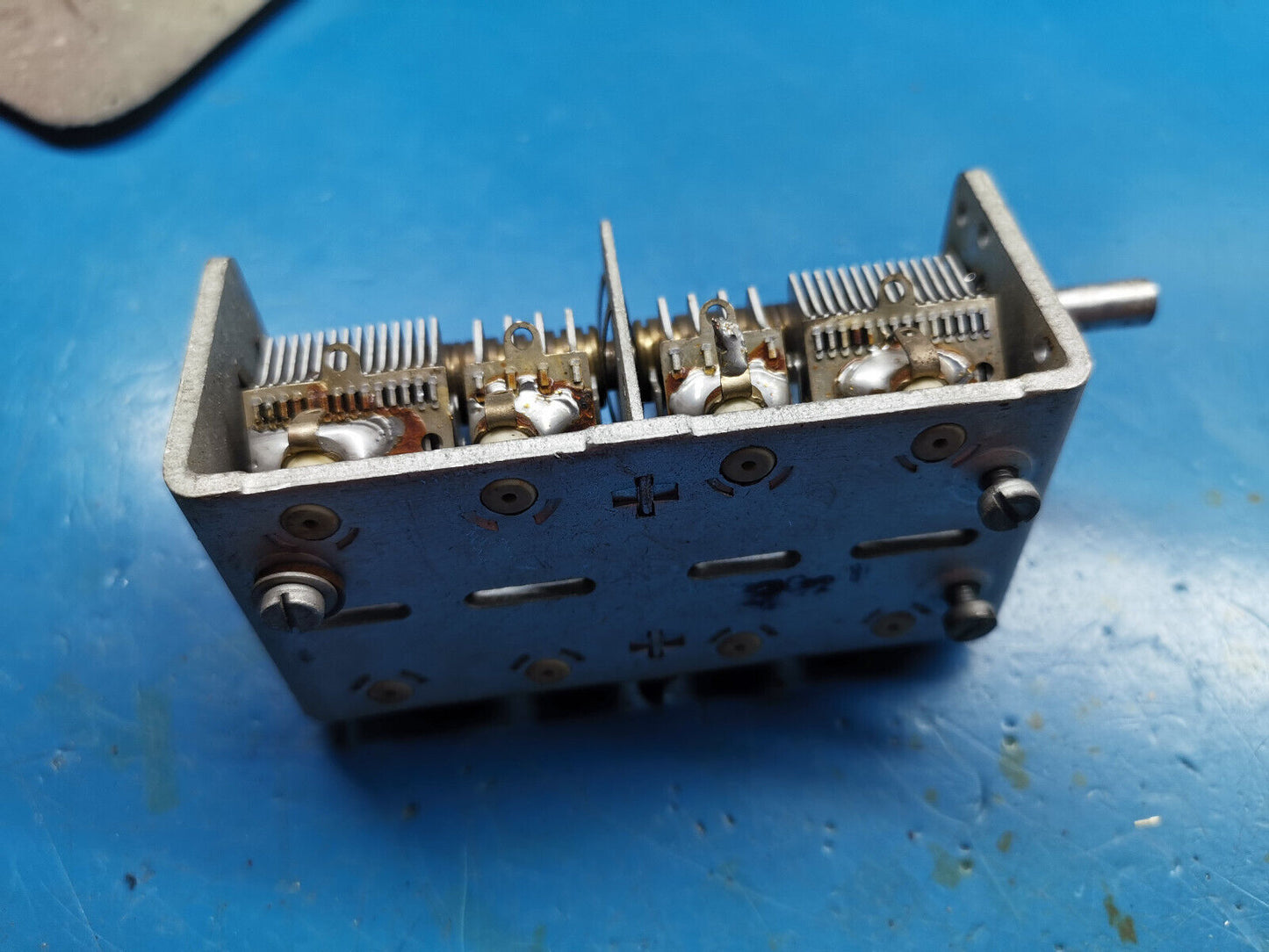 10pF to 590pF And 10pF to 25pF Quad Gang Variable Air Capacitor
