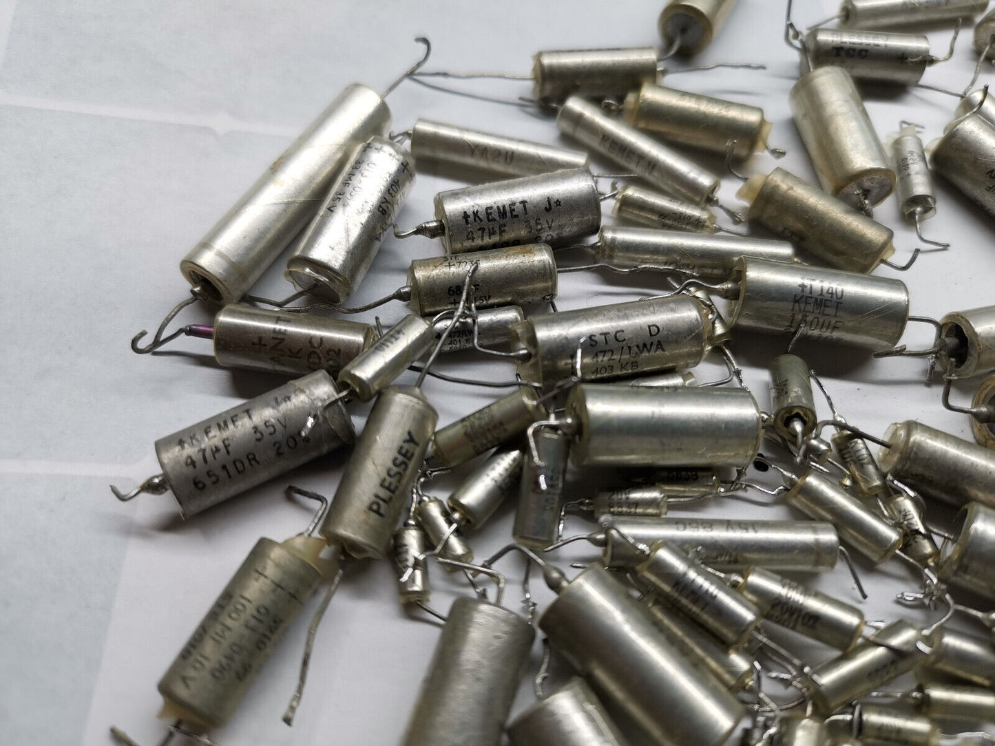 132pcs Solid Tantalum Capacitor Few Values From Military Equipment