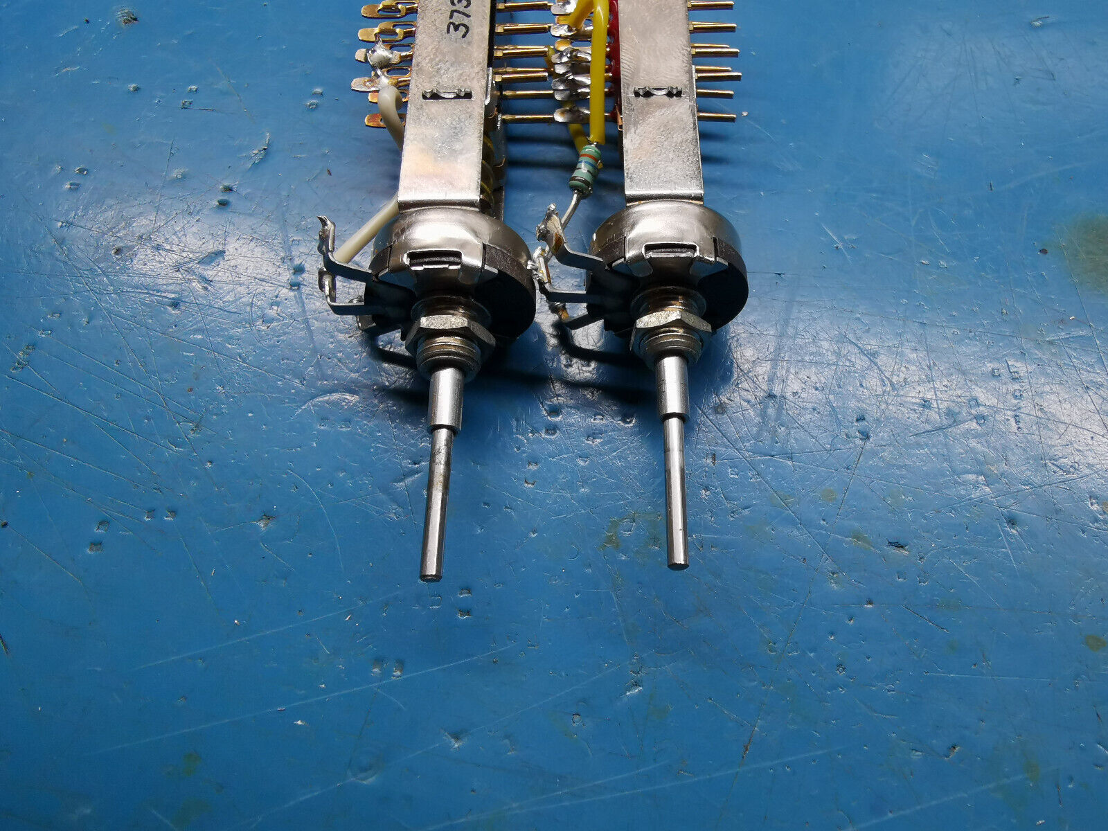 HP Agilent 3312A Function Generator Sym Cal And Offset Cal switch Pote ...