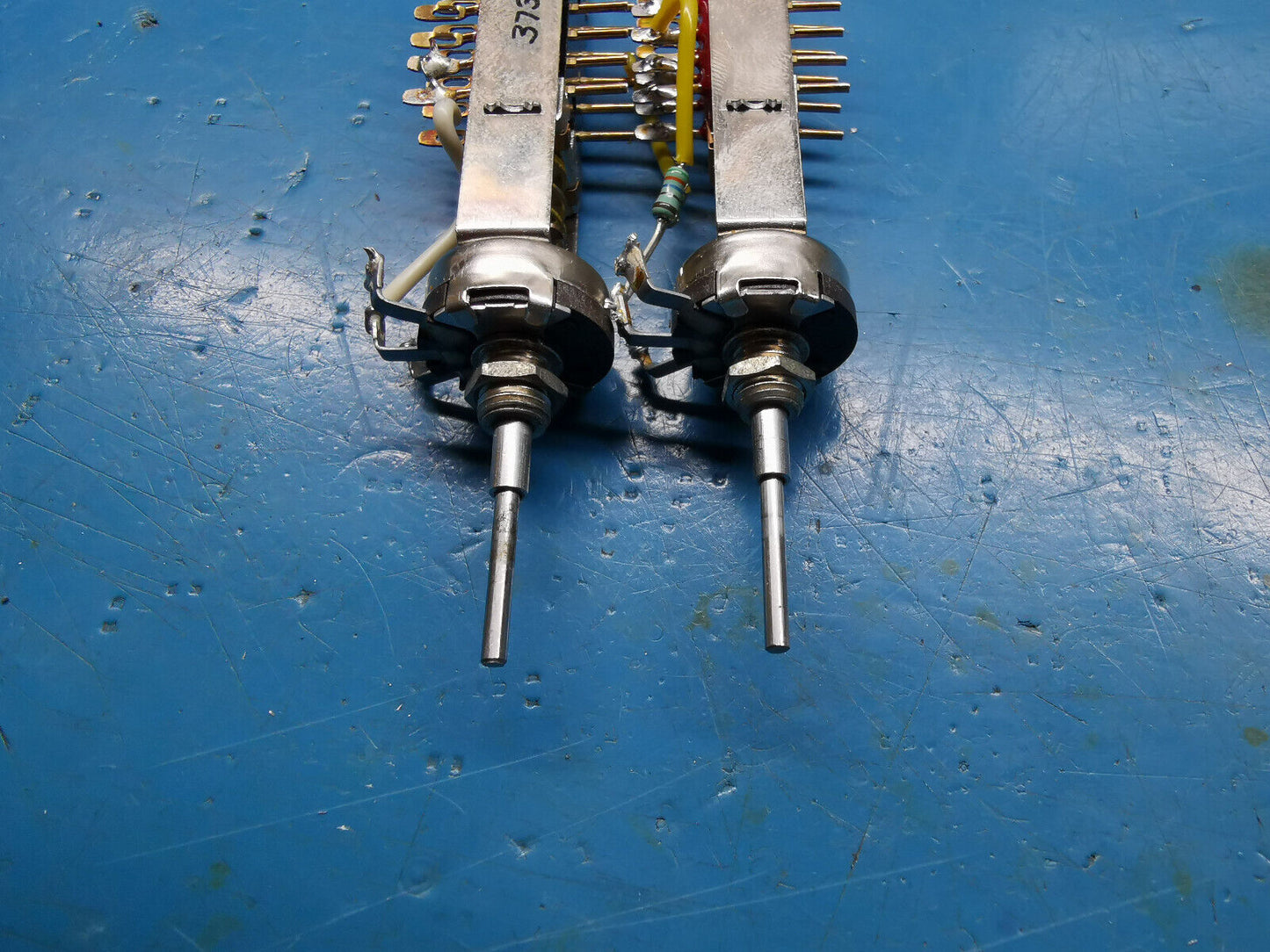 HP Agilent 3312A Function Generator Sym Cal And Offset Cal switch Potentiometer