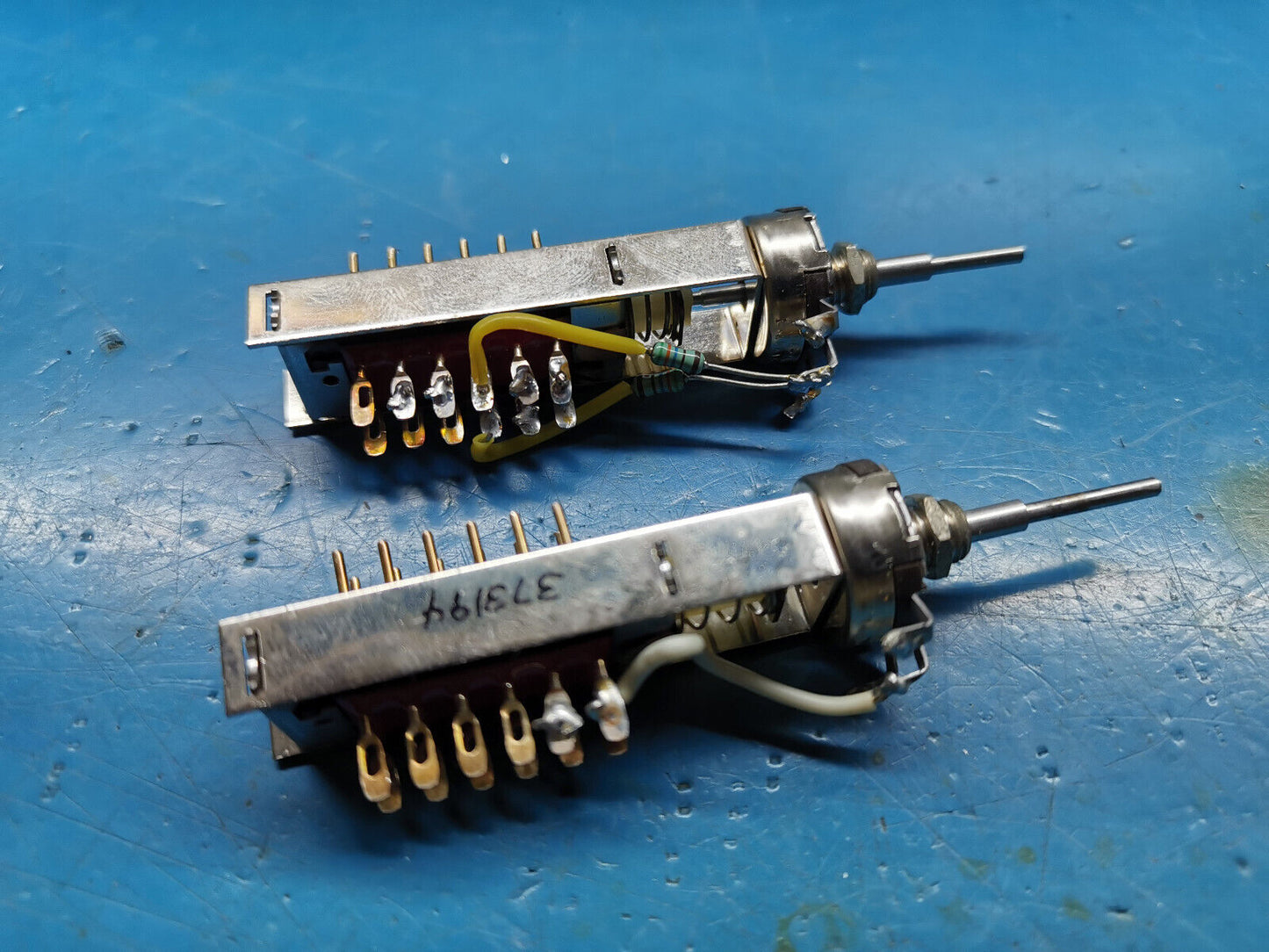 HP Agilent 3312A Function Generator Sym Cal And Offset Cal switch Potentiometer