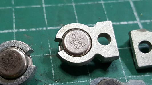 MRF630 NPN RF Transistor PG Of 9.5 dB at 3.0 W/470 MHz , 2Pcs