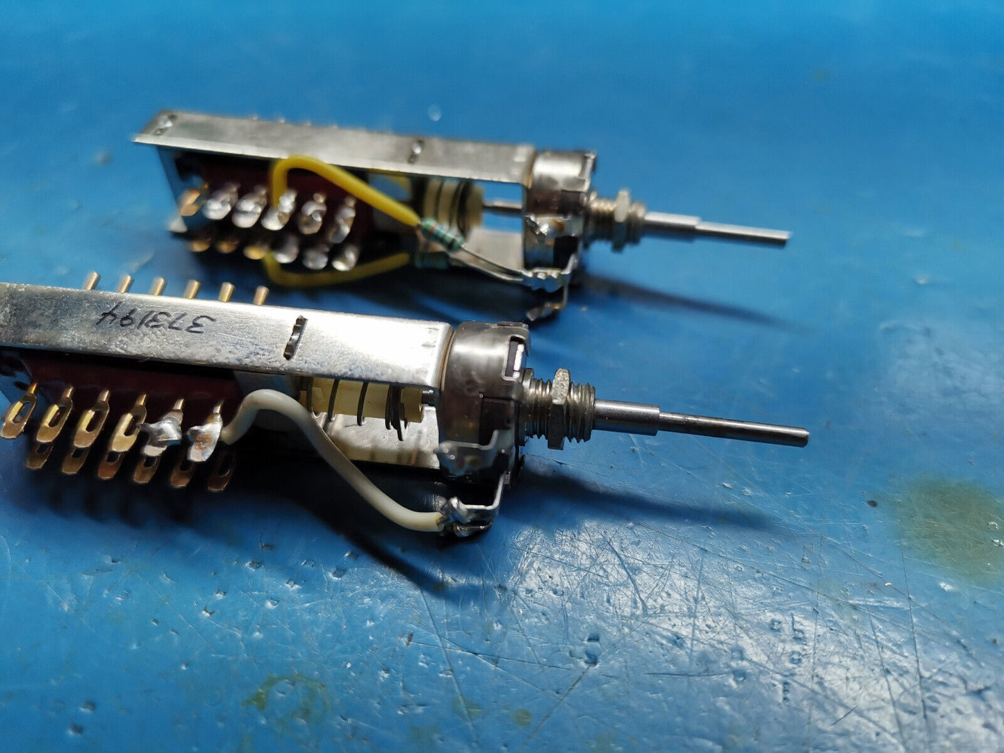 HP Agilent 3312A Function Generator Sym Cal And Offset Cal switch Potentiometer
