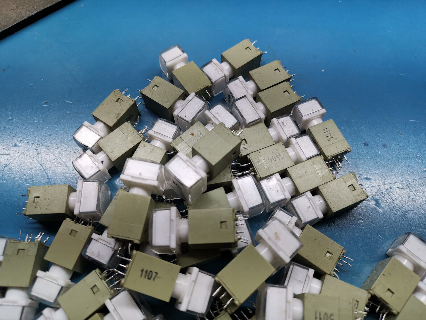 50pcs Illuminated Reed Push Switch Joblot  White , Red And Green LED