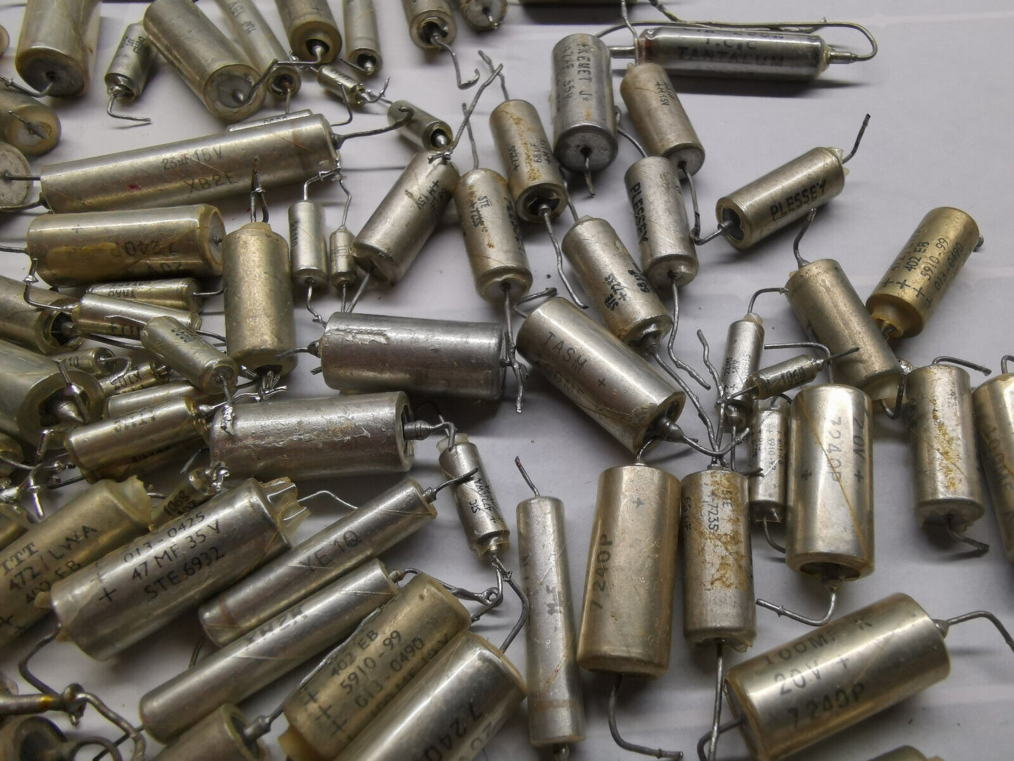 132pcs Solid Tantalum Capacitor Few Values From Military Equipment