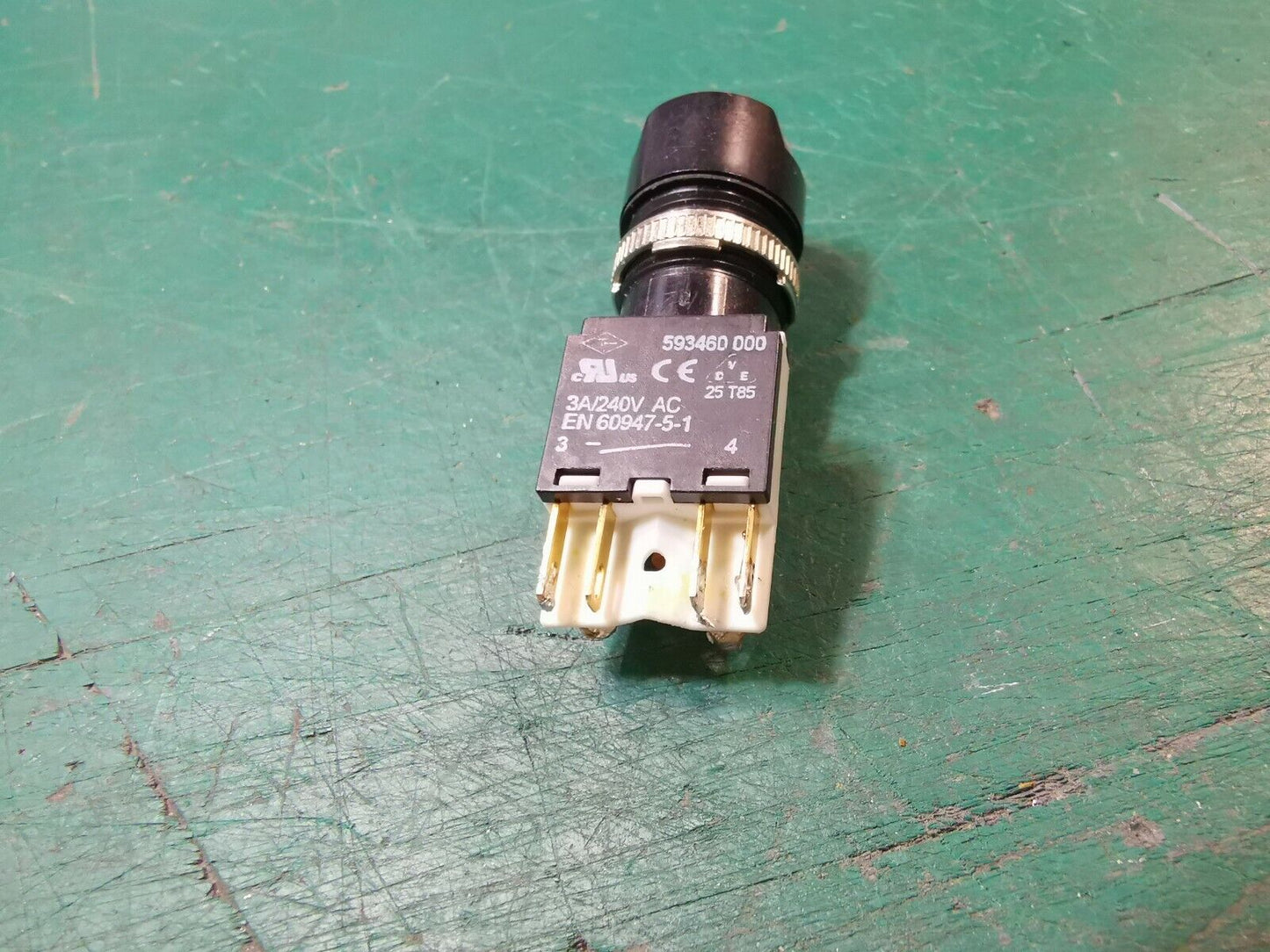 505015-000 Push Button Switch White Illuminated Momentary SPST Panel Mount