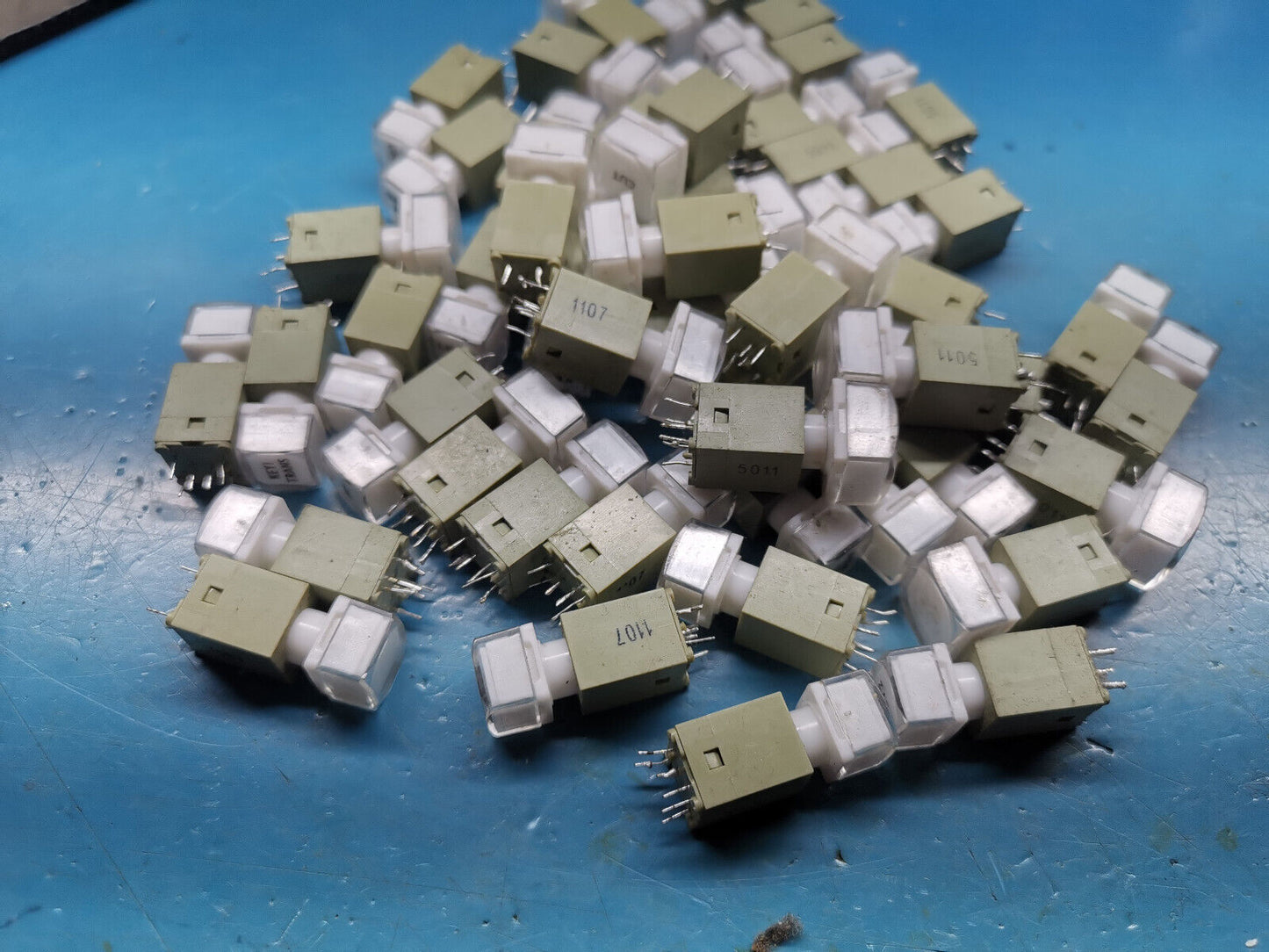 50pcs Illuminated Reed Push Switch Joblot  White , Red And Green LED