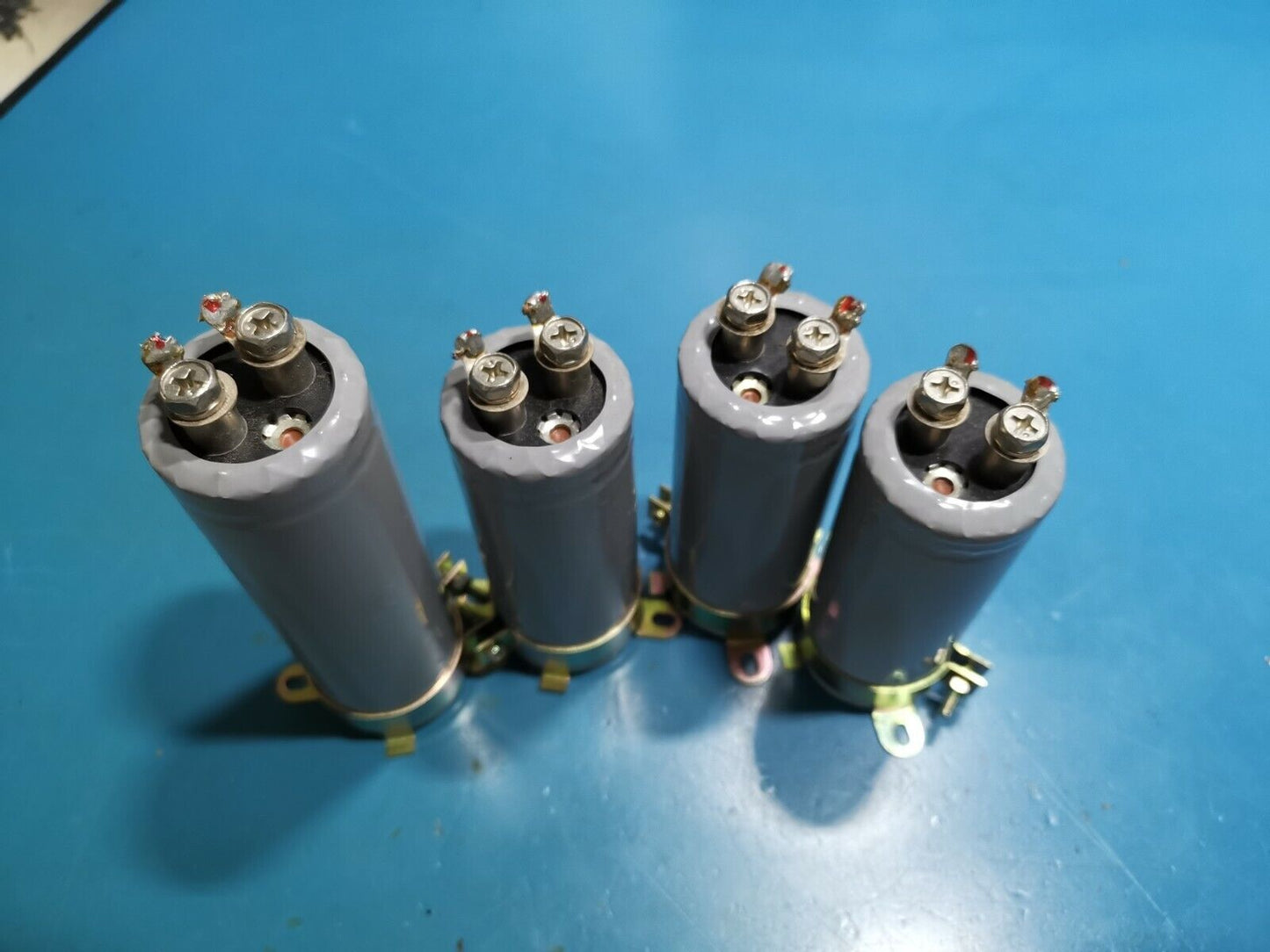 Chassis Mount Electrolytic Capacitors With Mounting Clips