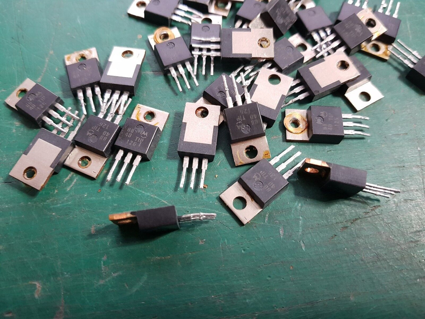 TIP126 PNP Darlington Transistor TIP126 Genuine Motorola Tested OK  32pcs