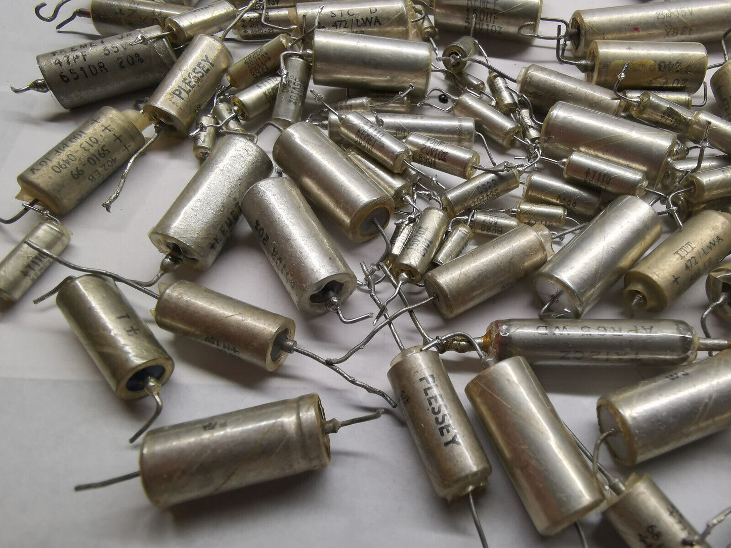 132pcs Solid Tantalum Capacitor Few Values From Military Equipment