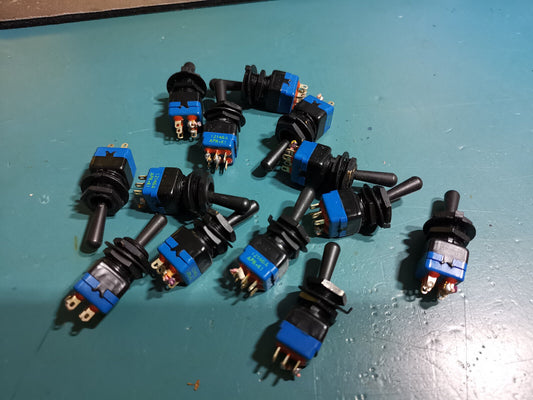 APEM Toggle Switches ON ON or ON OFF DPDT Toggle Switch Joblot 13pcs