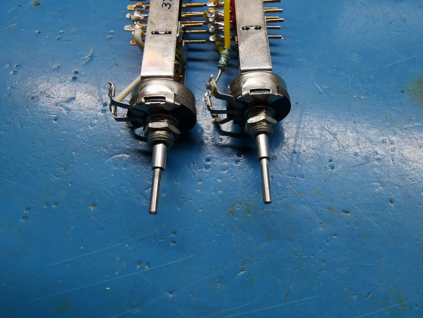 HP Agilent 3312A Function Generator Sym Cal And Offset Cal switch Potentiometer