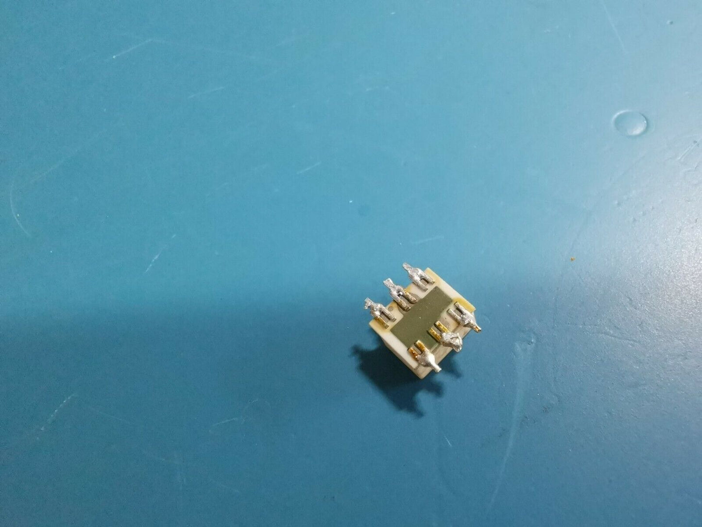 MCL LRPS-2-11 2 Way-0° 50Ω 20 to 2000 MHz Power Splitter / Combiner