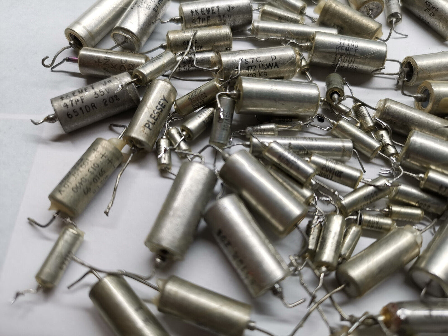132pcs Solid Tantalum Capacitor Few Values From Military Equipment